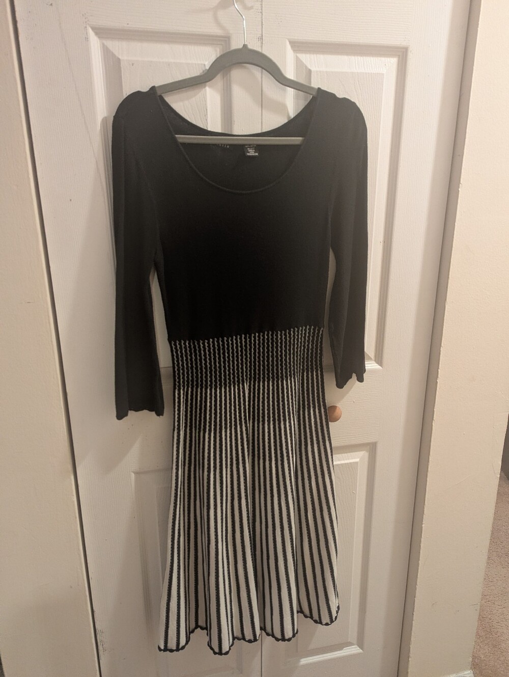 Great fall dress, vertical stripes makes you look slimmer in this dress! M/L
